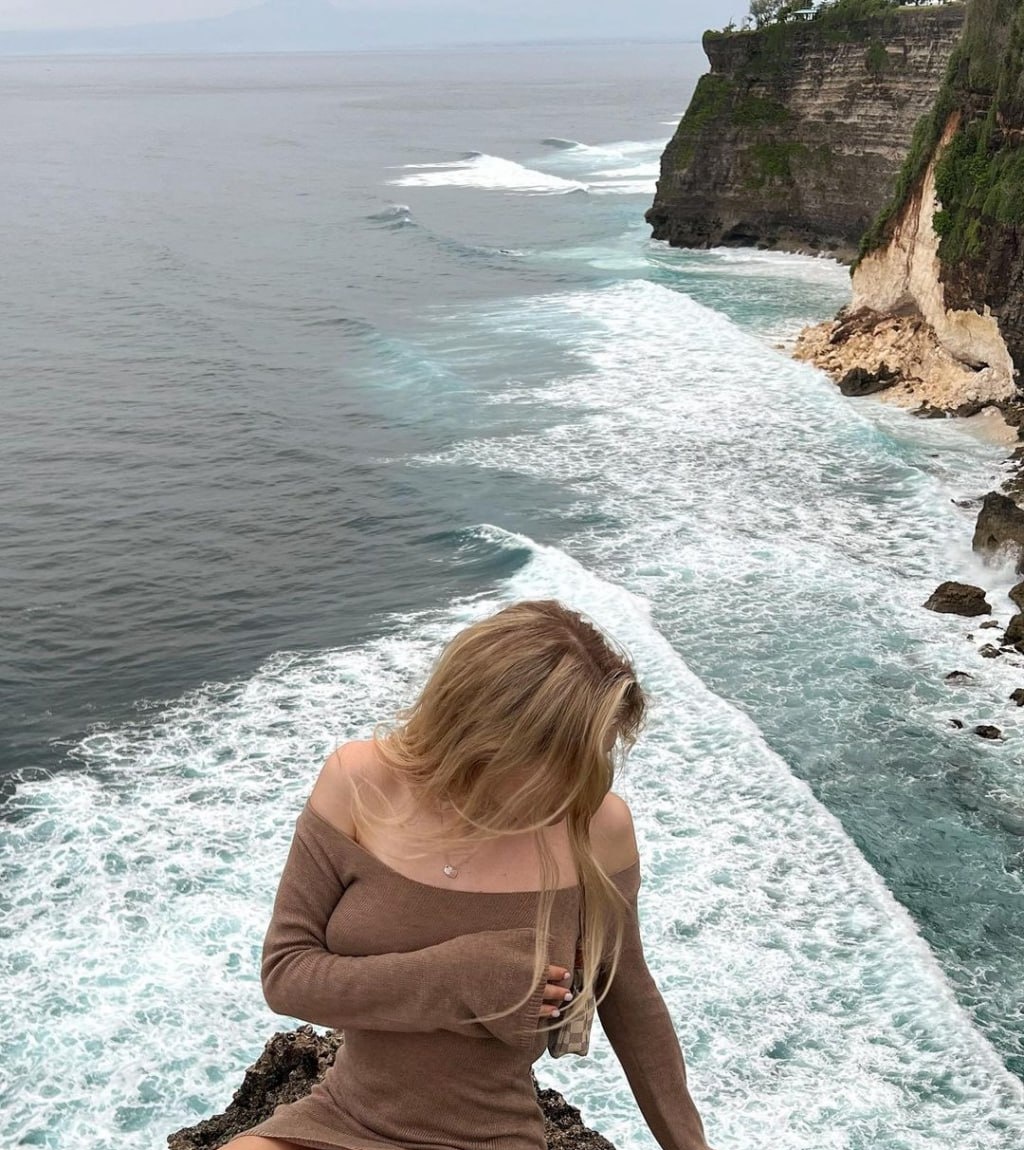 Ксения привлекальеная девушка из Тихорецк цена от 3000 руб