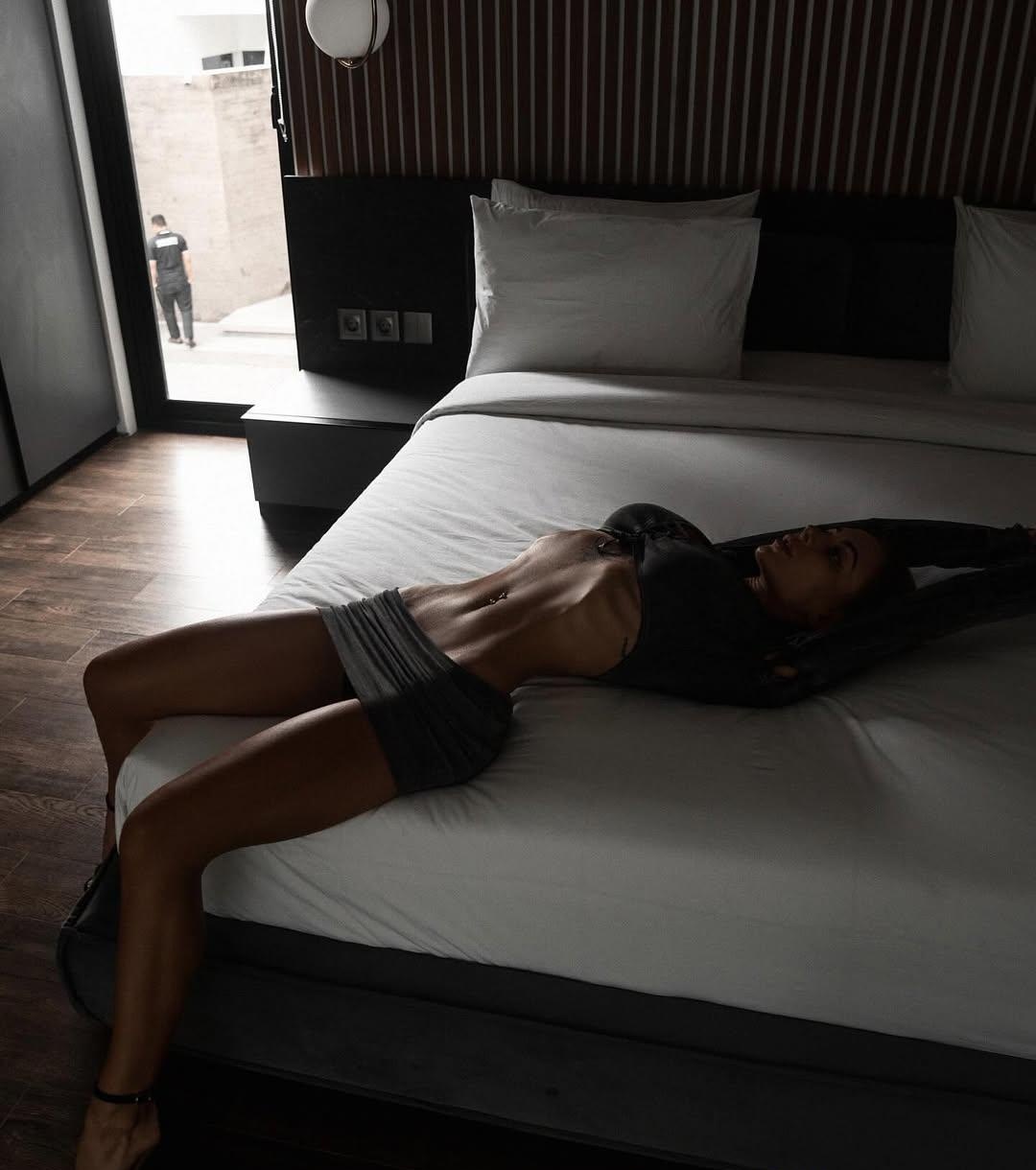 Виктория привлекальеная девушка из Тихорецк цена от 10000 руб