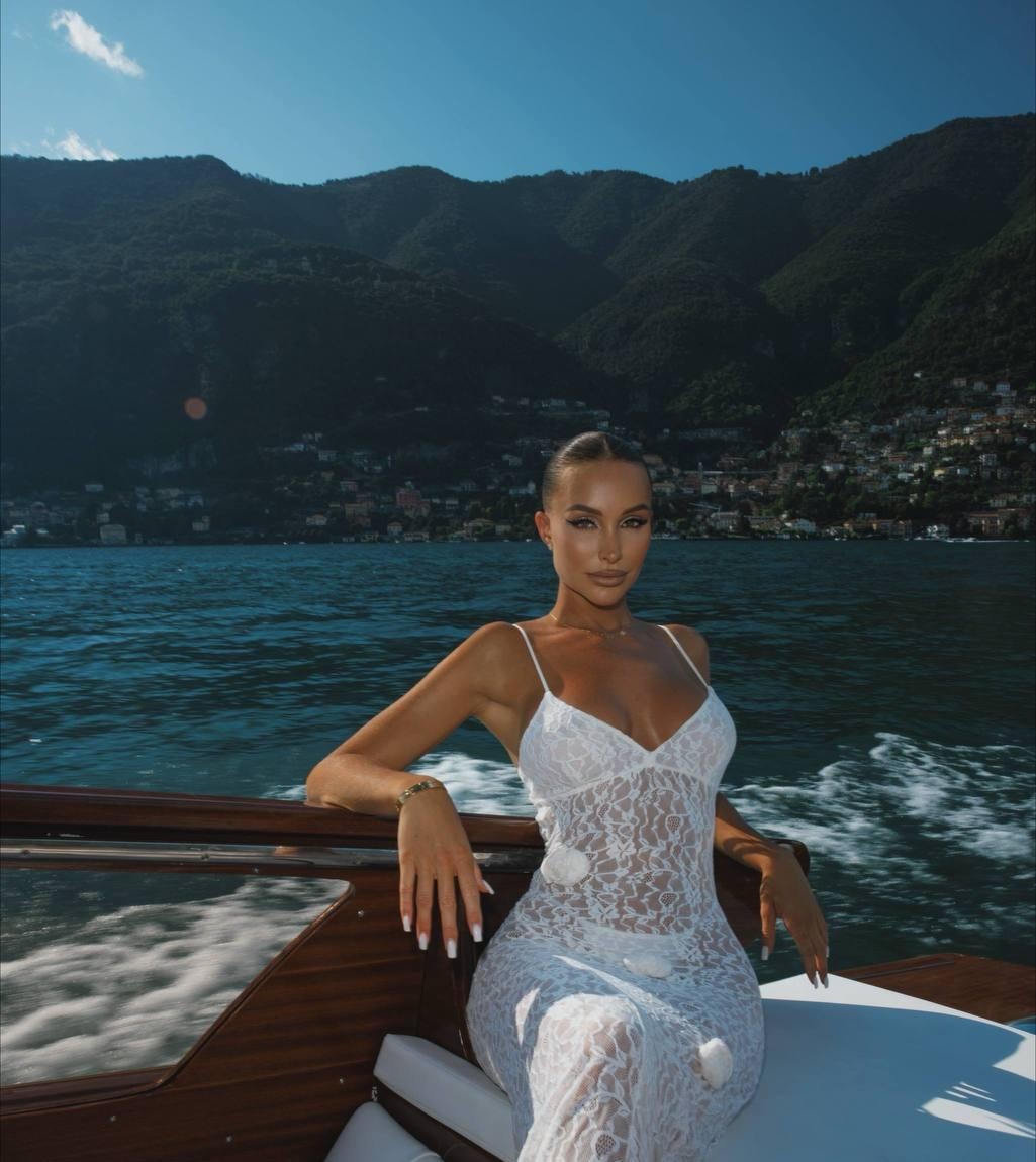 Амелия привлекальеная девушка из Тихорецк цена от 11000 руб