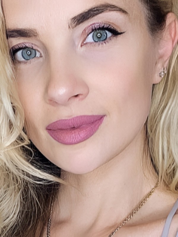 Ефросинья привлекательная девушка из Тихорецк цена от 2000 руб