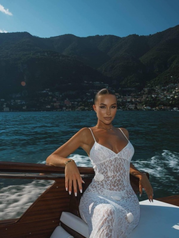 Амелия привлекательная девушка из Тихорецк цена от 11000 руб